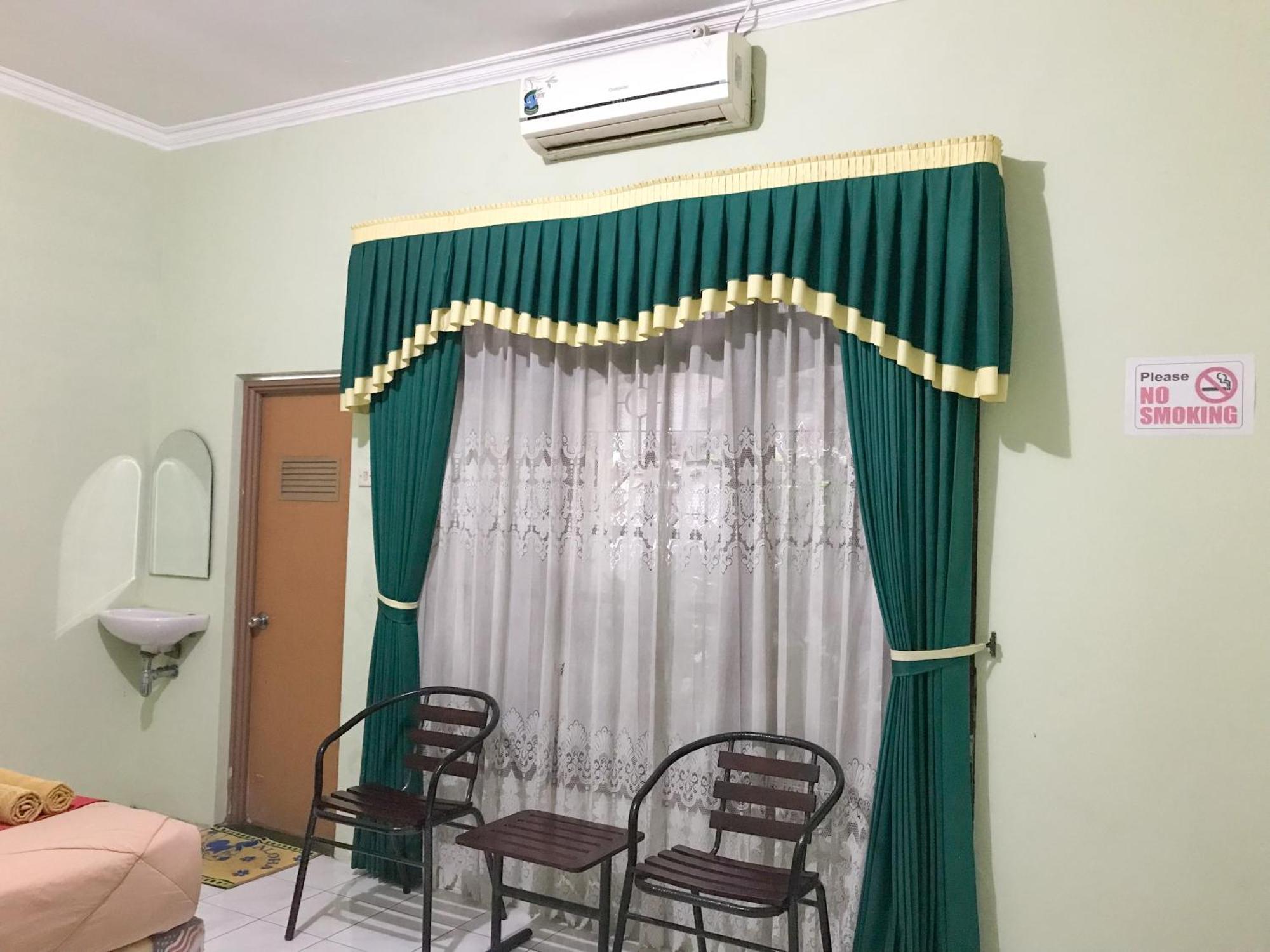 Shafira Syariah Redpartner Hotel Malang