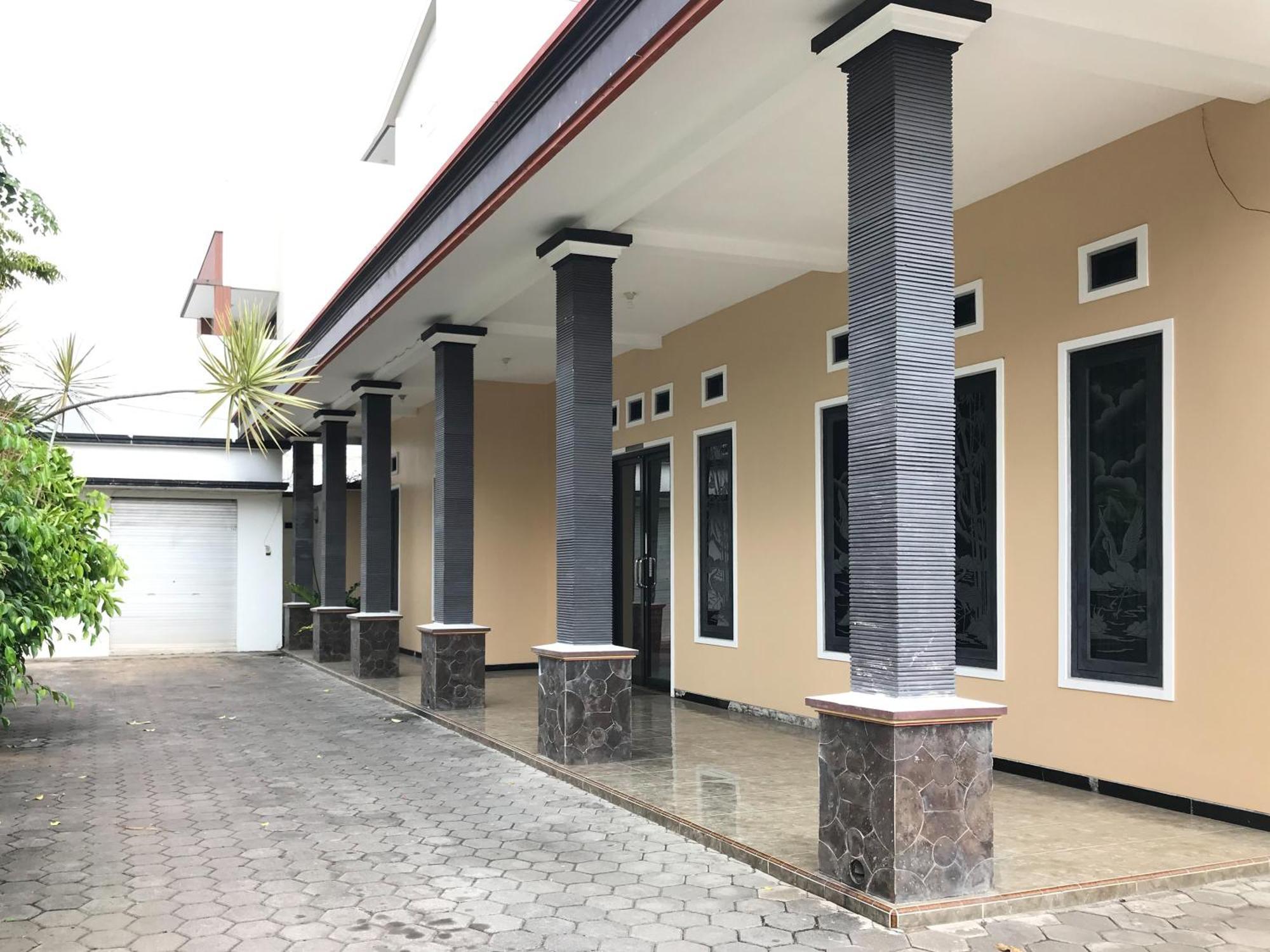 Shafira Syariah Redpartner 2* Malang